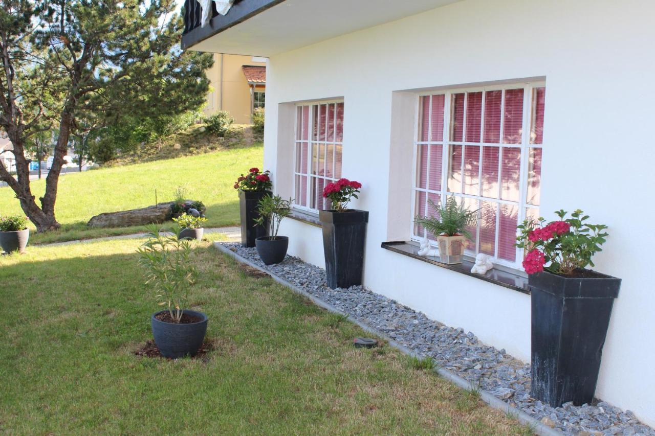 Chalet Esher Surrey Ried-Brig Exterior photo