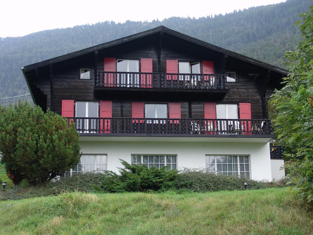 Chalet Esher Surrey Ried-Brig Exterior photo