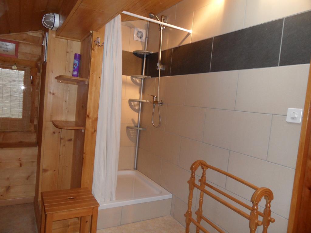 Chalet Esher Surrey Ried-Brig Exterior photo