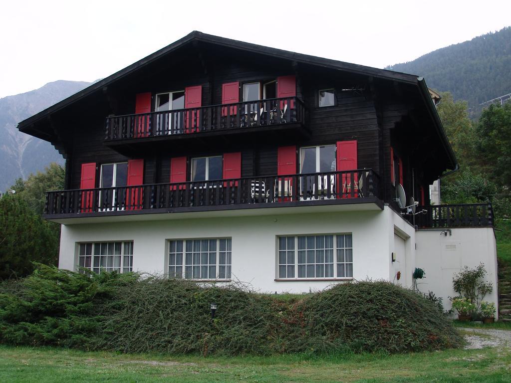 Chalet Esher Surrey Ried-Brig Exterior photo